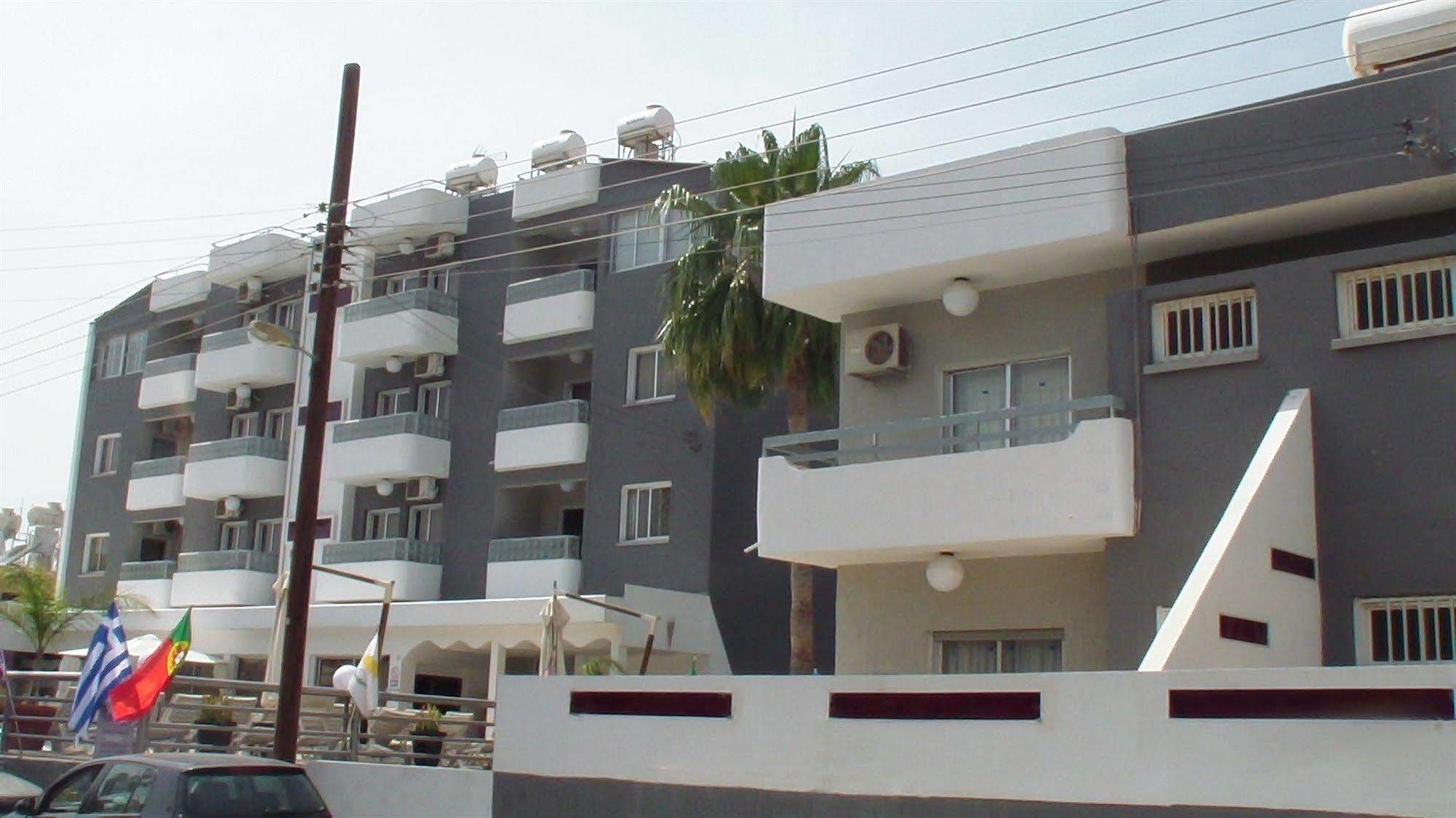 The Palms Hotel Apartments Limassol Exterior photo