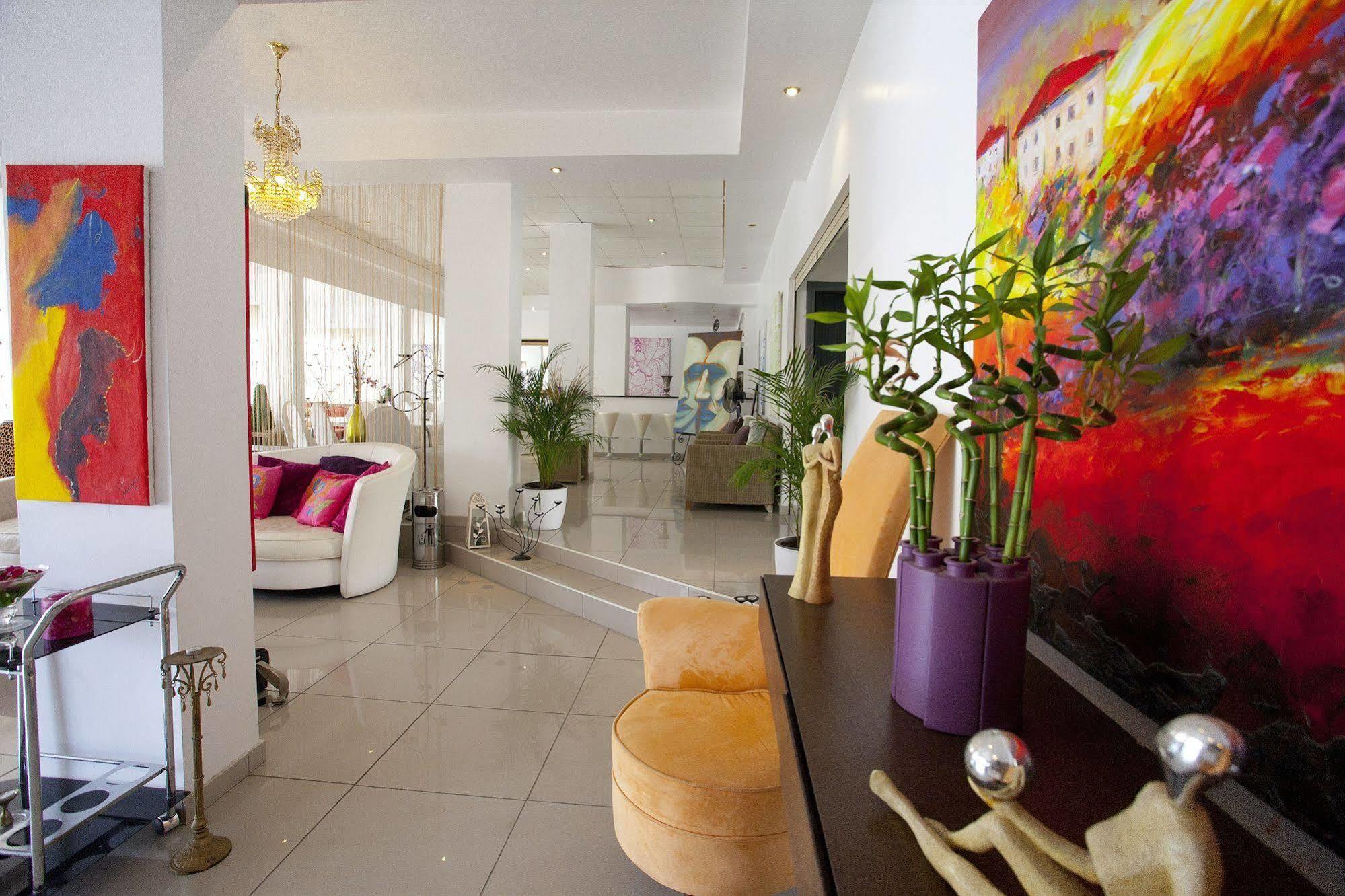 The Palms Hotel Apartments Limassol Exterior photo