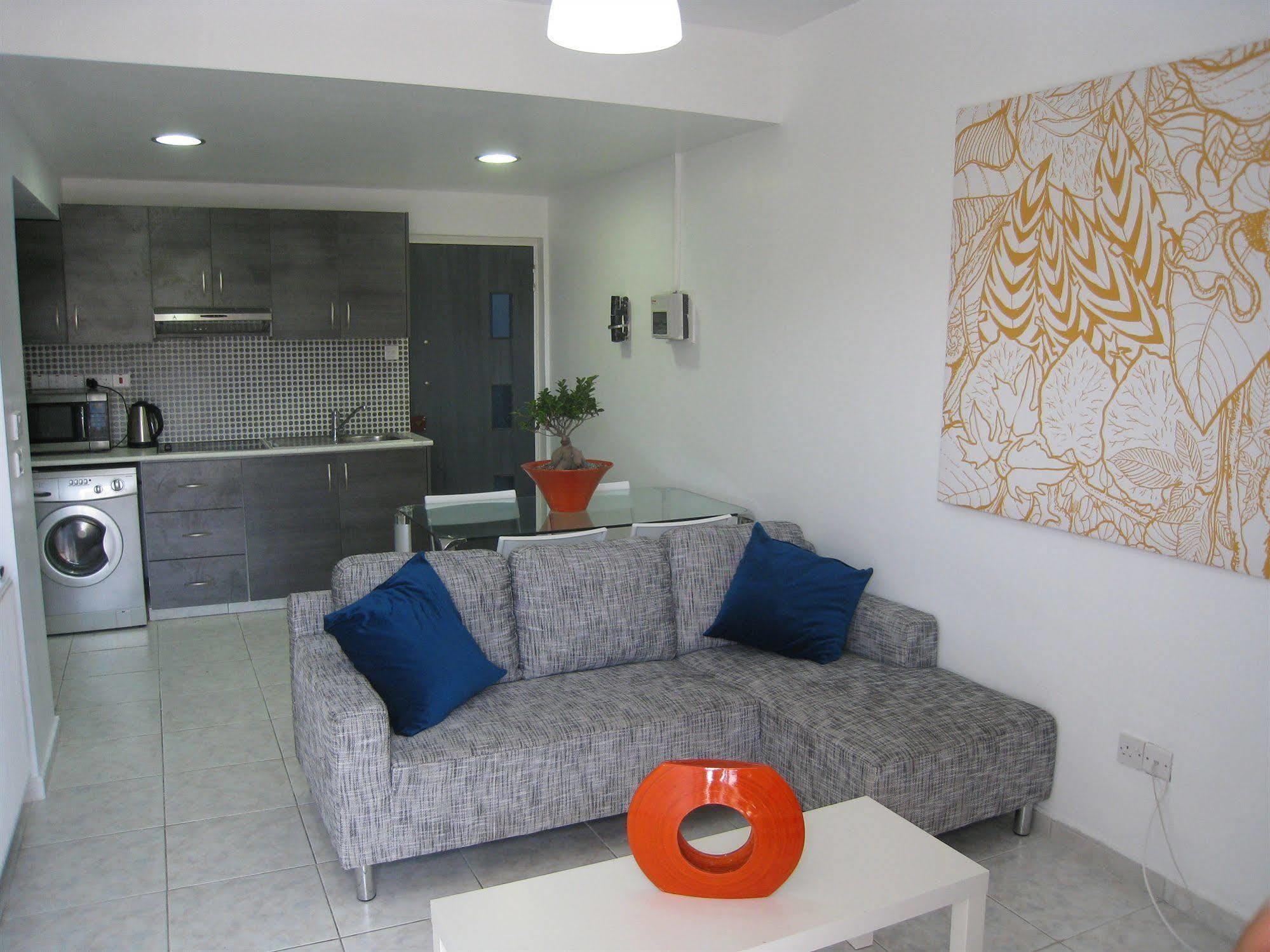 The Palms Hotel Apartments Limassol Exterior photo