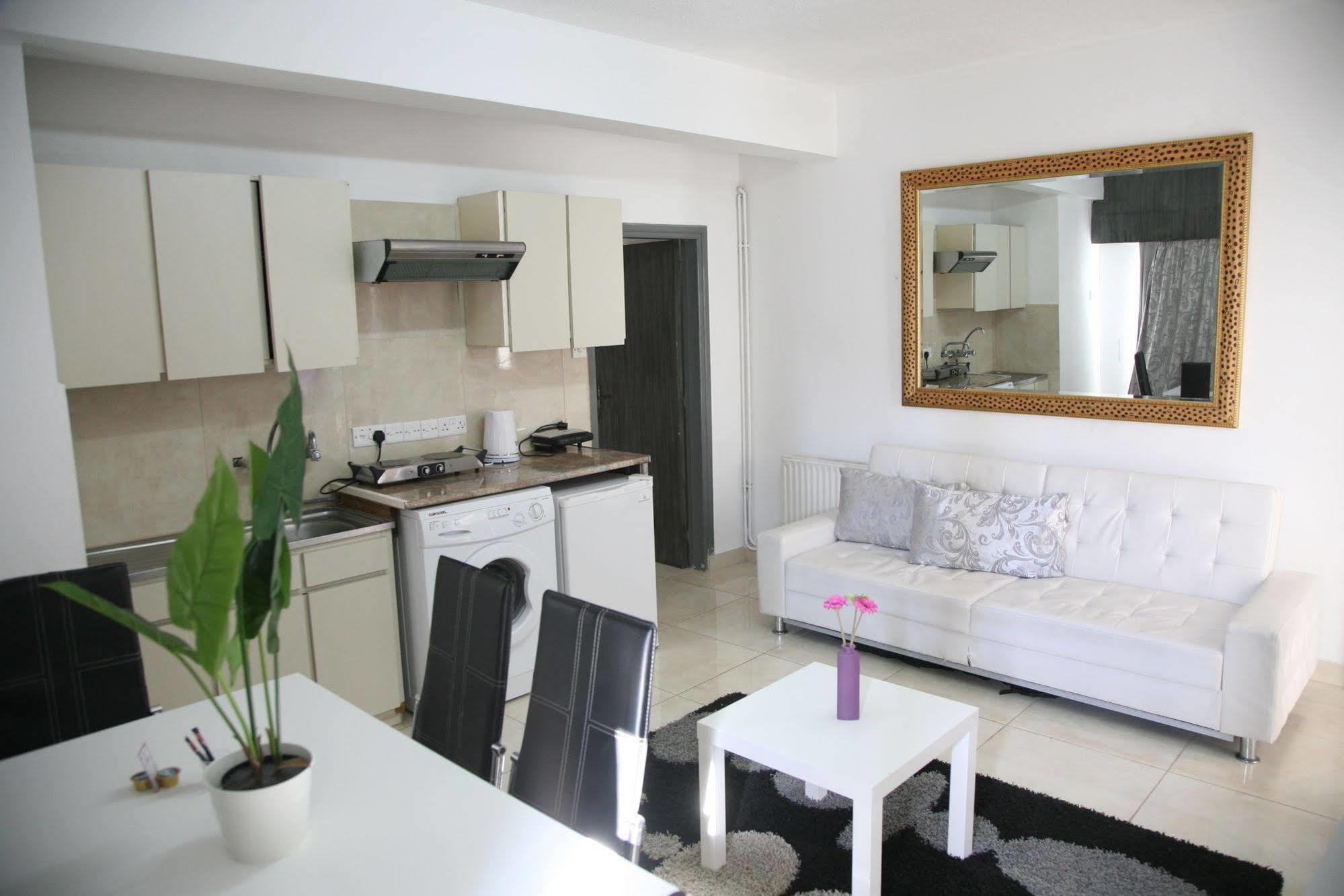 The Palms Hotel Apartments Limassol Exterior photo