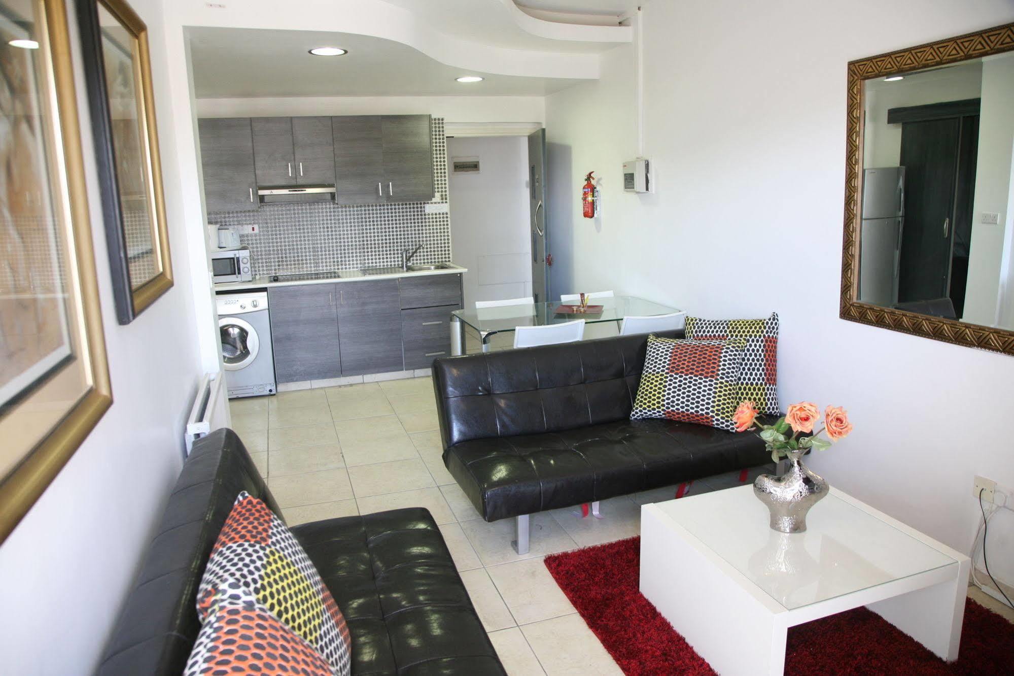 The Palms Hotel Apartments Limassol Exterior photo