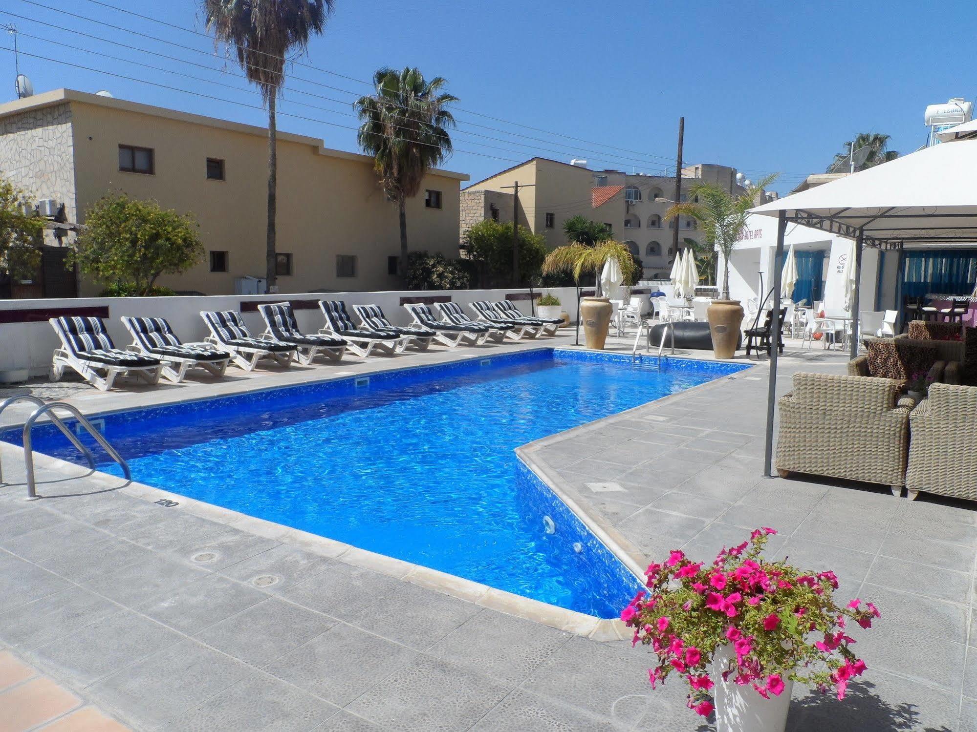 The Palms Hotel Apartments Limassol Exterior photo