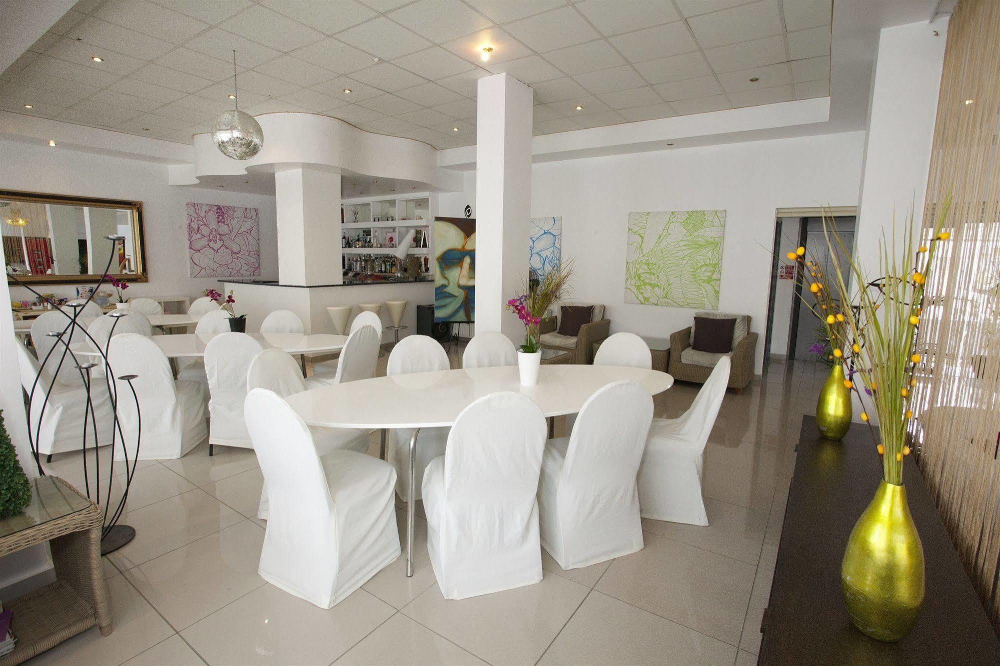 The Palms Hotel Apartments Limassol Exterior photo